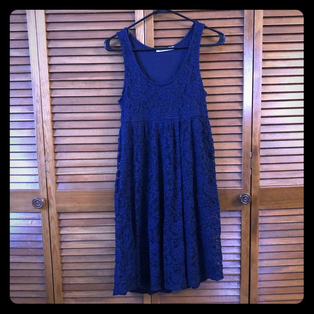 Navy sleeveless lace dress 💙👗💙
